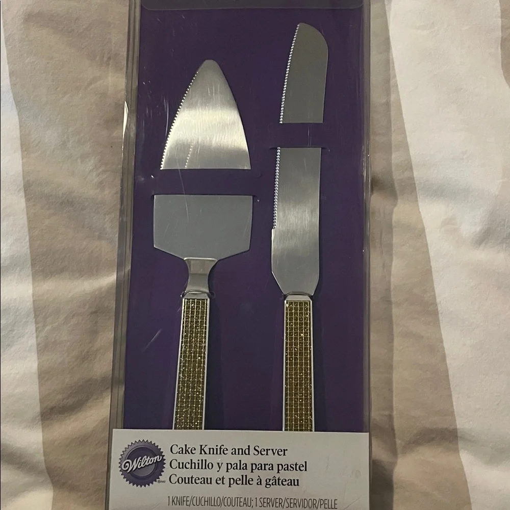 Wilton Elegant Gold Handle Knife and Server Set